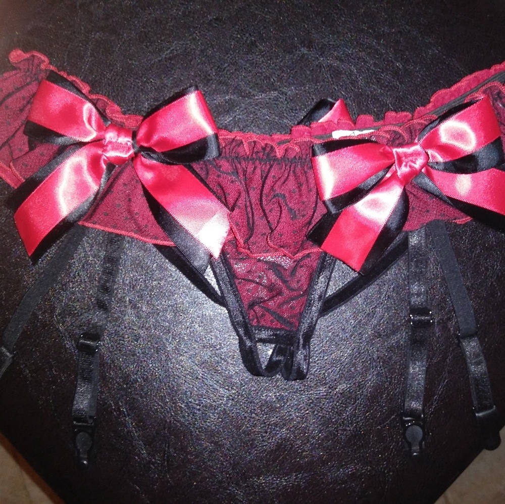 OneSize thong with garters